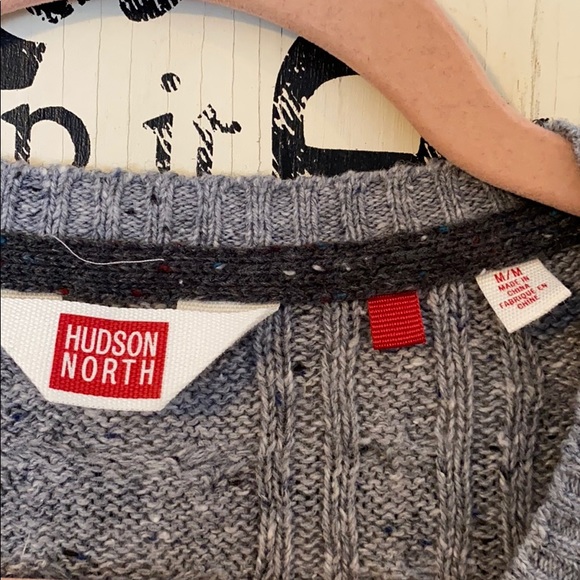 Hudson North Men’s Cable V-neck Sweater - Picture 3 of 5